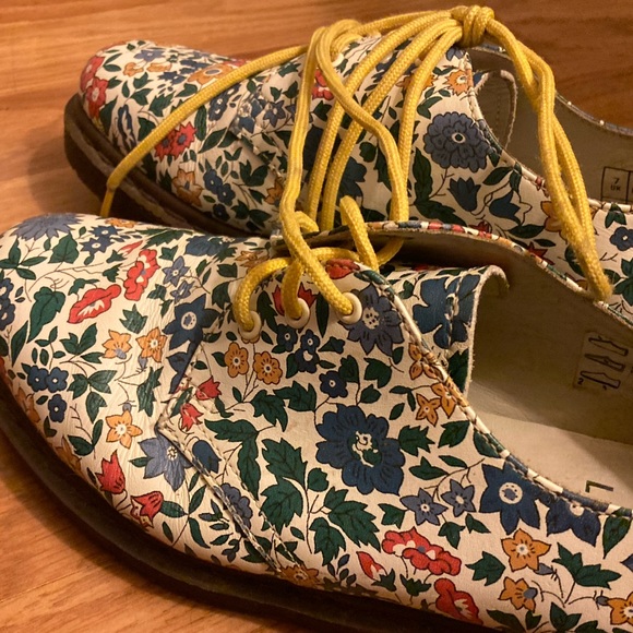 Dr. Martens x Liberty London floral oxfords - Picture 4 of 7